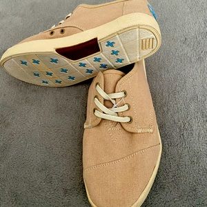 Toms beige lace up sneakers size 8.  Men or women.